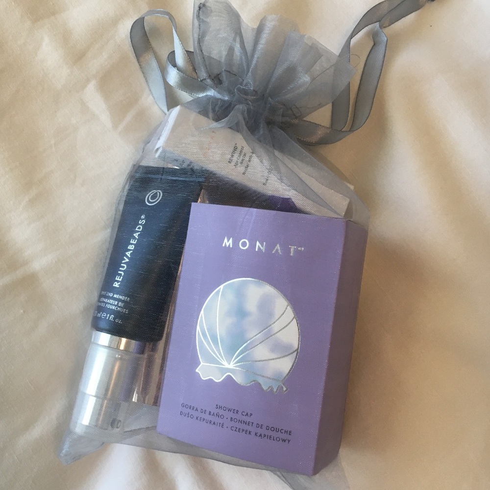 Monat bundle Travel size items + full size rewind